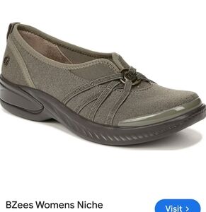 Bzees Niche Skimmers Slip-On Women Size 10 M Shoes